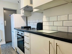 Maison, salle de bain privée | Cuisine partagée