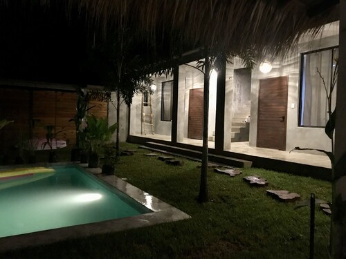 Petit hotel 5 min walk to the beach with Ocean and Mountain View