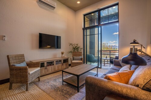 Upscale Lakeview Condo in Downtown Sandpoint