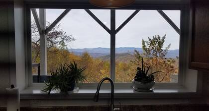 Mountaintop suite, mountain views, one level, King bed, pet friendly, accessible