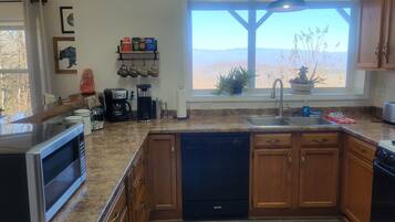 雪櫃、微波爐、焗爐、爐具