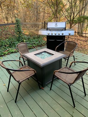 Outdoor dining - True Log Home In The Mountains (Murphy)