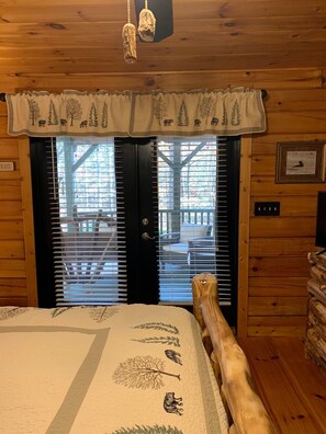 3 bedrooms, iron/ironing board, free WiFi, bed sheets - True Log Home In The Mountains (Murphy)