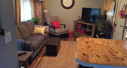 Unique tiny house in the heart of BG!