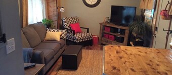 Unique tiny house in the heart of BG!