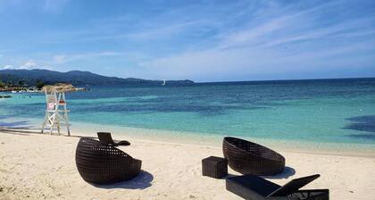 EXCLUSIVE 4BR DESIGNER WATERFRONT VILLA CHEF POOL BEACH ACCESS PICKLEBALL GYM