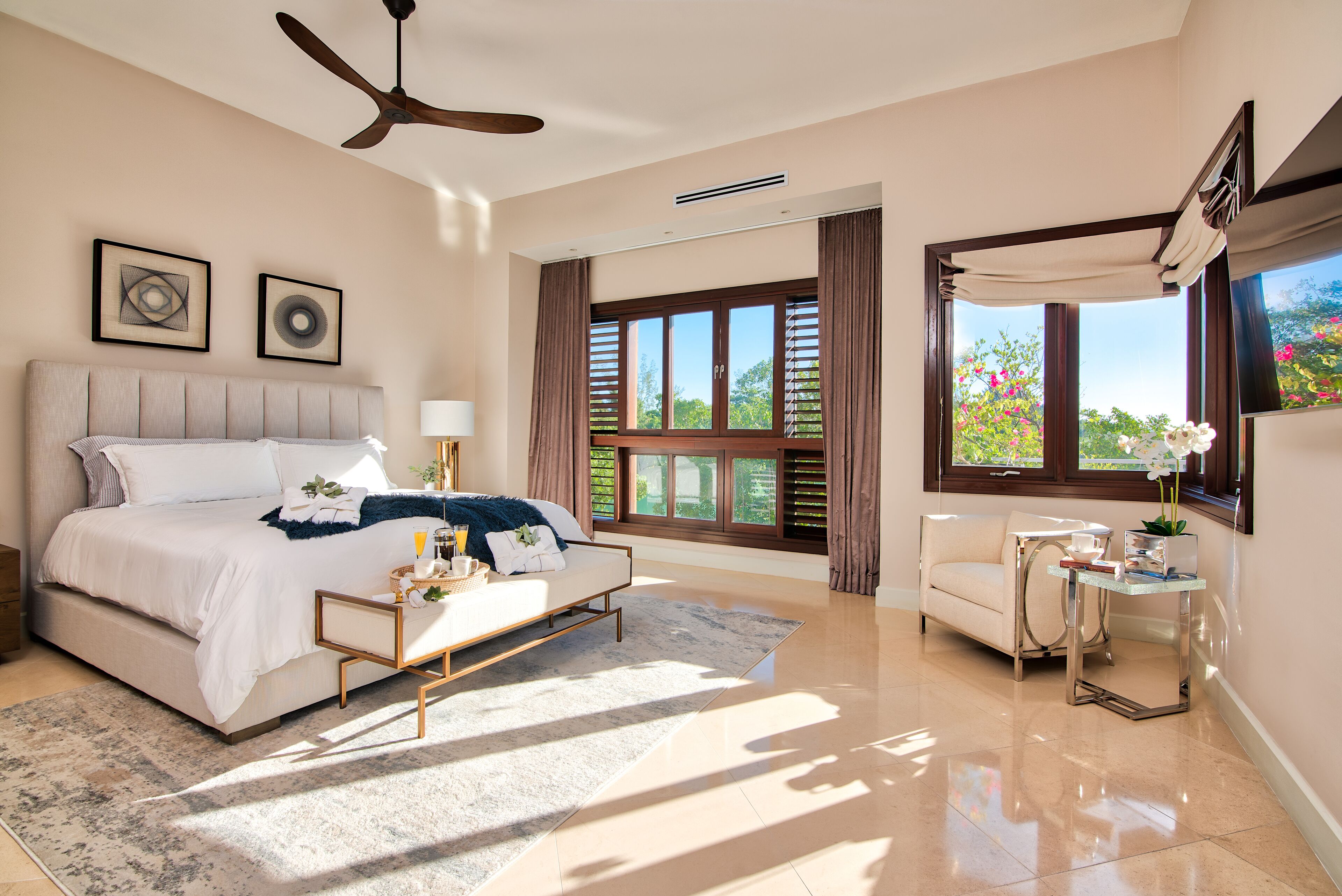 4 soveværelser, pengeskab på værelset, strygejern/strygebræt