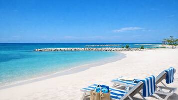 Espreguiçadeiras, toalhas de praia