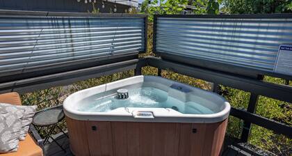 Forest & Vine - Hot tub and Pet Friendly!