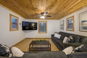 Televisor intel·ligent, videojocs i futbolí