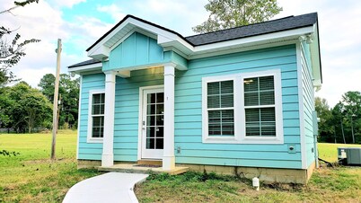 Mulberry Cottage on 16 Acres, King Size Bed, No Pet Fee