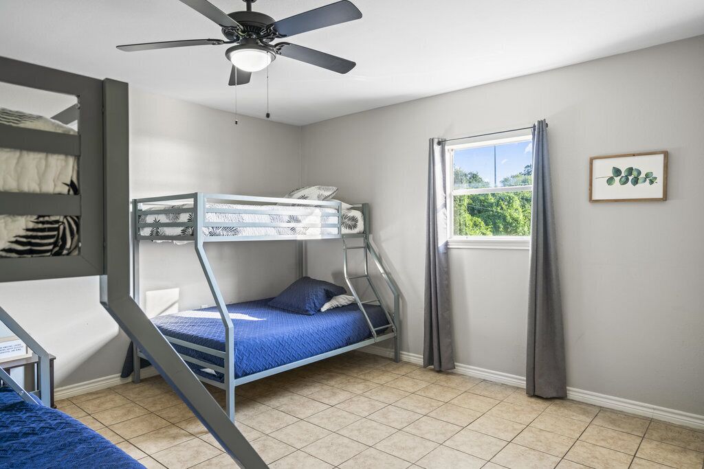 3 habitaciones, escritorio, tabla de planchar con plancha y wifi gratis 