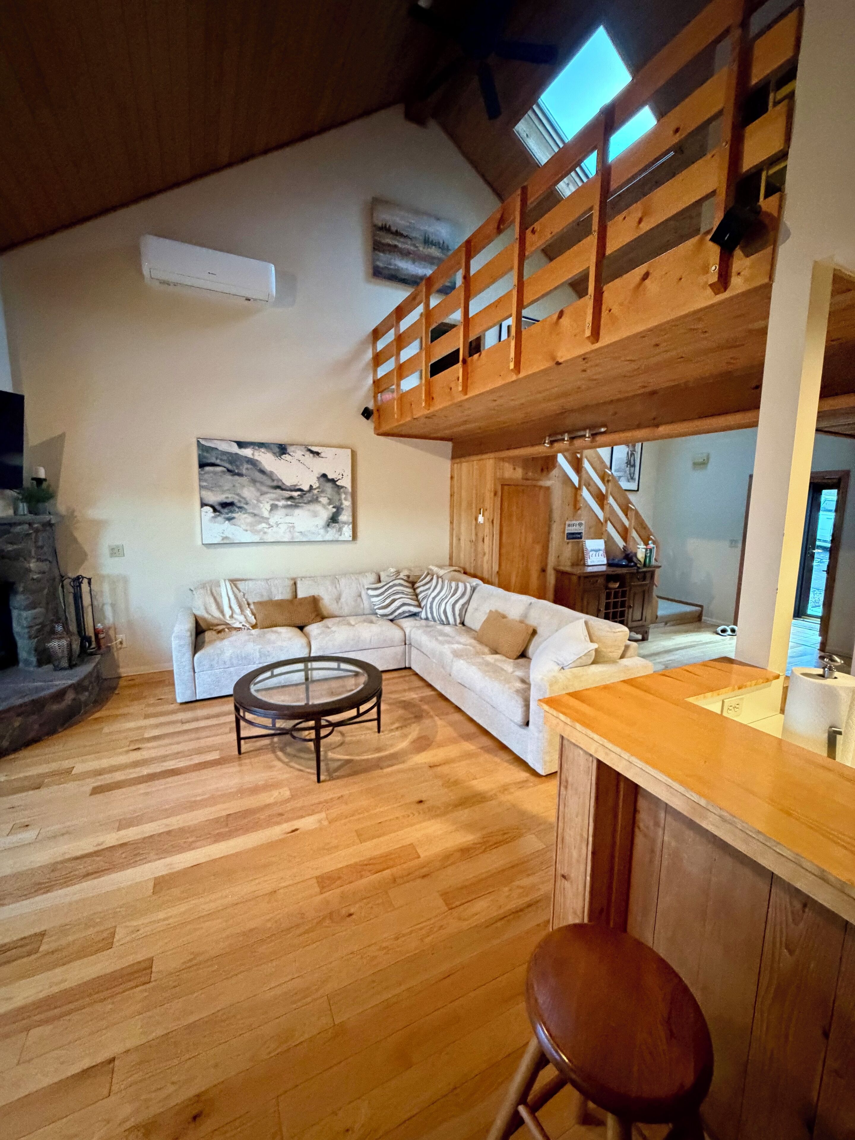 Smart TV, fireplace