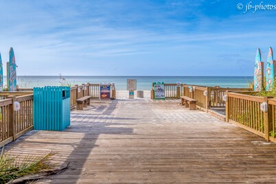 L👀K!!!  3rd FLOOR Condo -- Newly Updated — BEACH CHAIRS included!!!