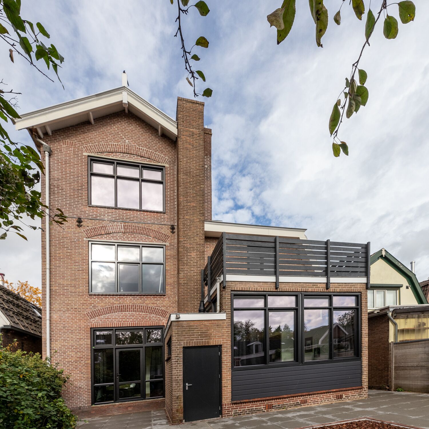 Pemandangan kota dari properti