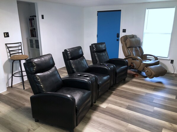 Interior - Clean and Central to Everything! (Pensacola)