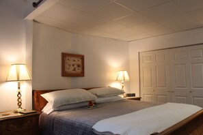 2 habitaciones, escritorio, tabla de planchar con plancha y wifi gratis 