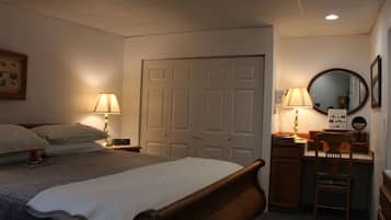 2 bedrooms, desk, iron/ironing board, free WiFi