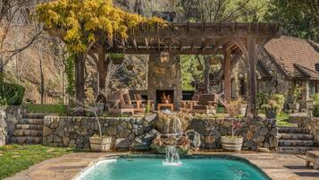 Een verwarmd zwembad