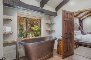 7 bedrooms, desk, iron/ironing board, free WiFi - Calistoga Creek Side Mountain Estate (Middletown)