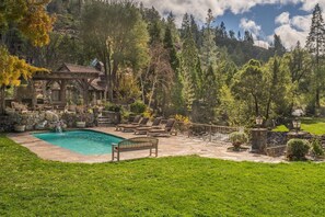 A heated pool - Calistoga Creek Side Mountain Estate (Middletown)