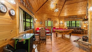 Game room - Skyhawk Cabin! One-floor/King beds/Jetted tubs/Hot Tub/Billiard/Arcade/Secluded (Sevierville)