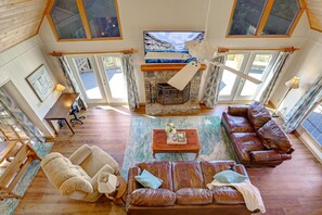 Smart-TV, Kamin, Tischtennisplatte, Bücher