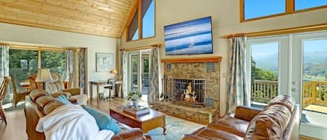 Smart TV, chimenea, tenis de mesa y libros