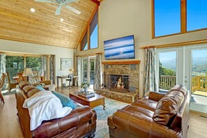 Smart TV, fireplace, ping pong, books