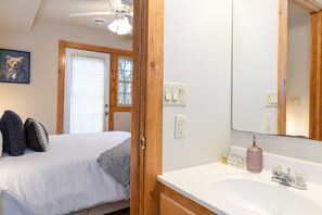 5 habitaciones, escritorio, tabla de planchar con plancha y wifi gratis