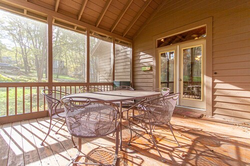 Picturesque Galena Escape | Spacious 5BR | All Ensuites | 2 Fireplaces! Hot Tub!