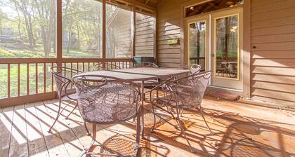 Picturesque Galena Escape | Spacious 5BR | All Ensuites | 2 Fireplaces! Hot Tub!