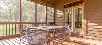 Picturesque Galena Escape | Spacious 5BR | All Ensuites | 2 Fireplaces! Hot Tub!