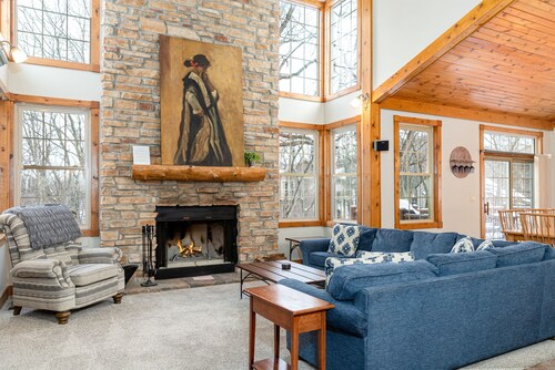 Valleywood Villa | 5 Ensuite Bedrooms | Hot Tub | Fireplace | Galena Territory