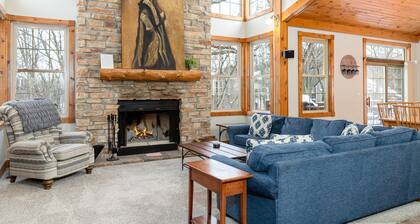 Valleywood Villa | 5 Ensuite BRs · 2 Wood Fireplaces · Hot Tub · Sleeps 12