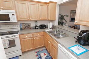 Condo, 1 King Bed (SEA -117 2BR Ocean View Pool Free Tix) | Private kitchen