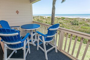 Apartamento, 1 cama de matrimonio grande (SEA -117 2BR Ocean View Pool Free Tix) | Balcón