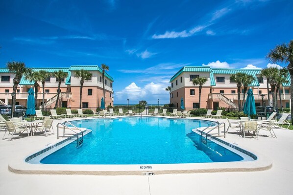 Condo, 1 très grand lit (SEA -117 2BR Ocean View Pool Free Tix) | Piscine | Piscine extérieure, piscine chauffée