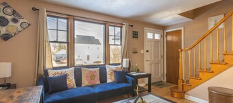 Luxury Home Central to Farmington, Plainville & Downtown New Britain