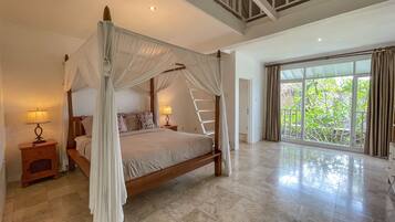 2 bedrooms, in-room safe, desk, travel cot