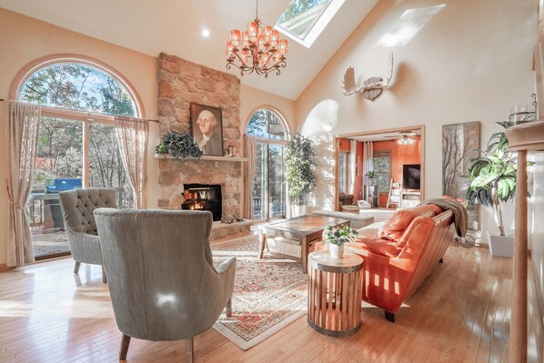 TV, fireplace, ping pong, stereo