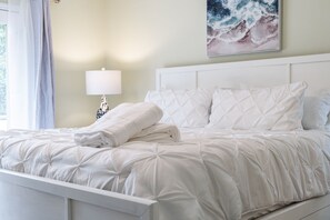 3 bedrooms, iron/ironing board, free WiFi, bed sheets - Family Entertainment Beach House, Hot tub, Nature Park, Fire pit, Pizza Oven (Emerald Isle)