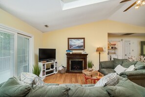 Smart TV, fireplace, DVD player, books