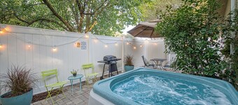 Acorn Cottage / Hot Tub / E V Charger/Yosemite Area