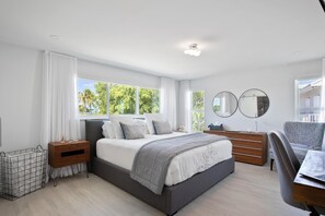 3 bedrooms, desk, iron/ironing board, travel crib