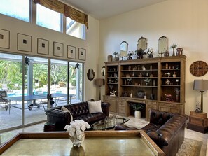 Smart TV, fireplace, ping pong, books