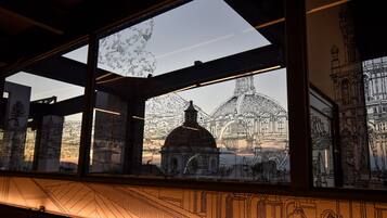 Petit déjeuner et dßner servis sur place, restauration en plein air