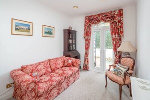 Flat-screen TV, offices - Elegant house with rooftop terrace (London)