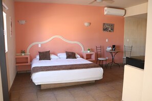 Double Room | Down comforters, minibar, in-room safe, iron/ironing board - Hotel Parque Inn (Hermosillo)