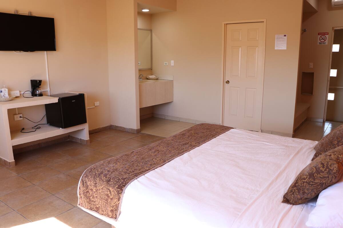 Double Room | Down comforters, minibar, in-room safe, iron/ironing board